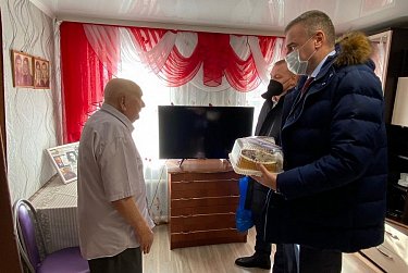 Депутаты поздравили ветеранов с Днем защитника Отечества